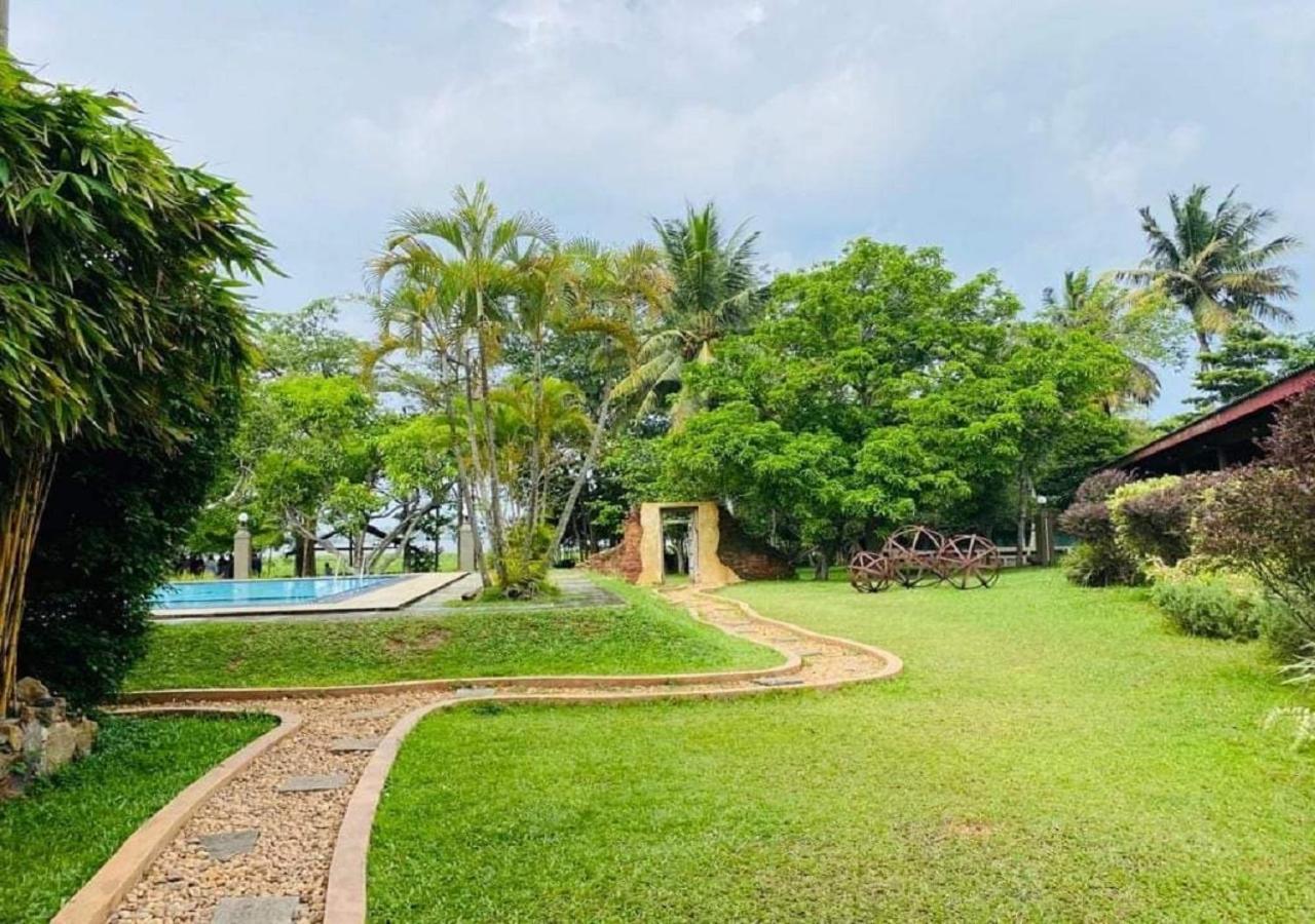 Dampe Resort Piliyandala Exterior photo